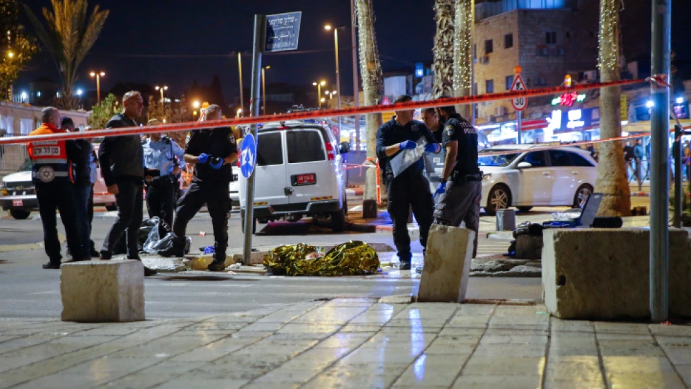 Israeli security forces at the scene of a terror attack outside Damascus Gate in Jerusalem's Old City, on Dec. 4, 2021. Photo by Jamal Awad/Flash90.