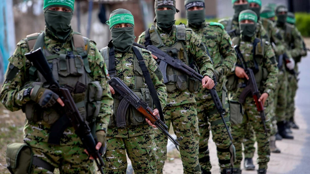 Members of the Al-Qassam Brigades, the armed wing of the Hamas movement, on patrol in Rafah, the southern Gaza Strip, April 27, 2020. Photo by Abed Rahim Khatib/Flash90.