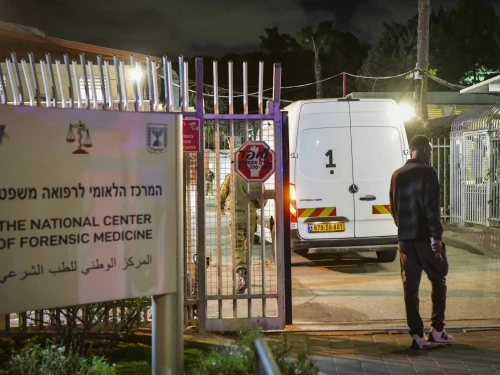 Israeli security forces pay their respects as a convoy carrying the body of a hostage arrives at the Abu Kabir Forensic Institute in Tel Aviv, Nov. 25, 2025. Photo by Avshalom Sassoni/Flash90.