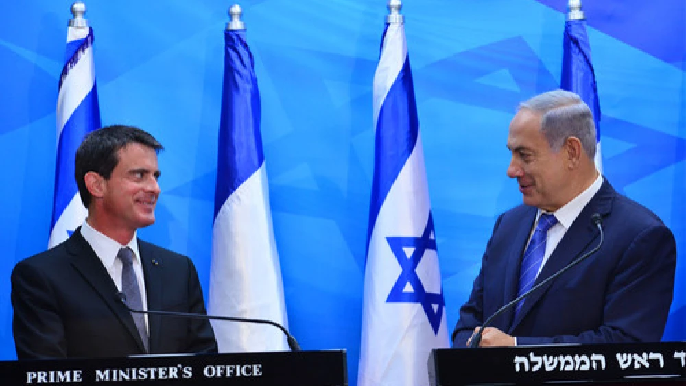 Click photo to download. Caption: Israeli Prime Minister Benjamin Netanyahu (right) holds a joint press conference with French Prime Minister Manuel Valls in Jerusalem on May 23, 2016. Credit: Kobi Gideon/GPO.