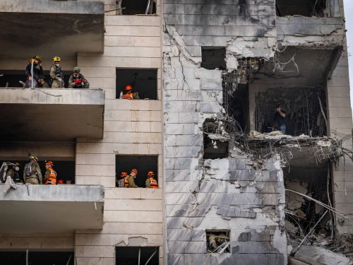 Israeli security and rescue personnel at the scene where a ballistic missile fired from Iran hit in Petach Tikvah, June 16, 2025. Photo by Chaim Goldberg/Flash90.