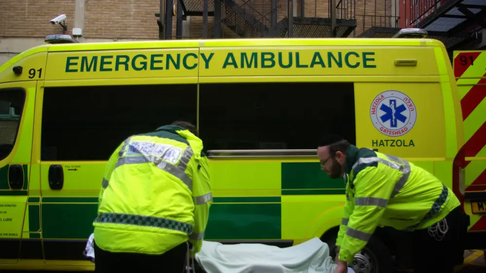 Hatzolah staff treat a patient in London, the U.K. Photo credit: Hatzolah UK.