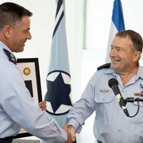 Israeli Air Force Commander Maj.-Gen. Norkin congratulates Brig.-Gen. Giora Epstein (right) during a ceremony held by the Israel Defense Forces on Sept. 12, 2018, in honor of his outstanding military achievements. Credit: IDF Spokesperson Unit.
