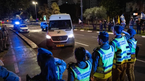 People and Israeli security forces pay their respects as the convoy carrying the bodies of hostages arrive at the Abu Kabir Forensic Institute in Tel Aviv, on Oct. 16, 2025. Photo by Yonatan Sindel/Flash90.