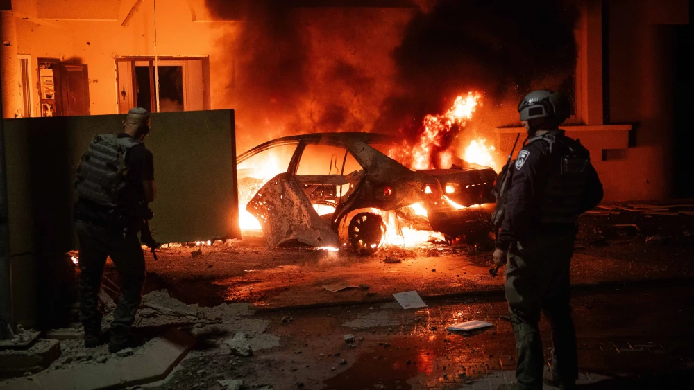 Security personnel at the scene where a Gazan rocket hit a home and a car in Sderot, Oct. 17, 2023. Photo by Yonatan Sindel/Flash90.