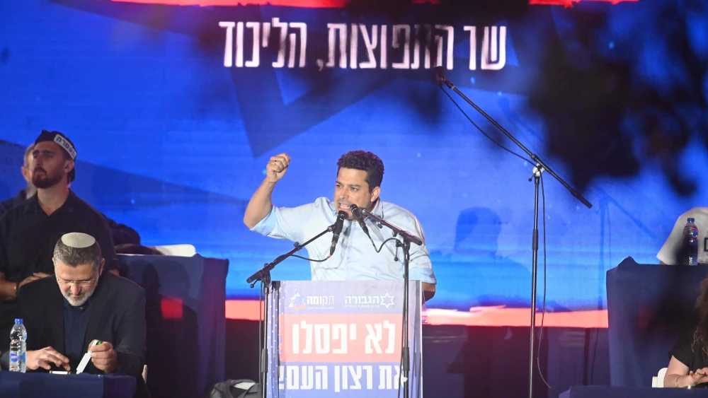 Minister for Diaspora Affairs and Combating Antisemitism Amichai Chikli speaks during a rally in support of the Israeli government, outside the Supreme Court in Jerusalem, on June 5, 2025. Photo by Canaan Lidor.