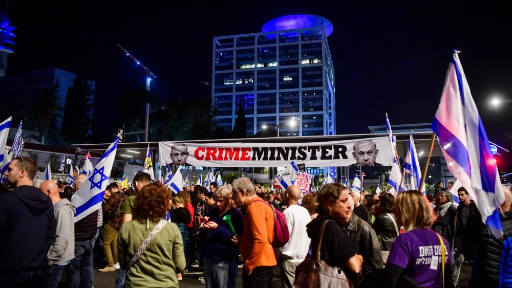 A protest against Israeli Prime Minister Benjamin Netanyahu and the government, Tel Aviv, Dec. 7, 2024. Photo by Avshalom Sassoni/Flash90.