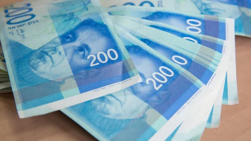 Israeli currency. Photo by Nati Shohat/Flash90.