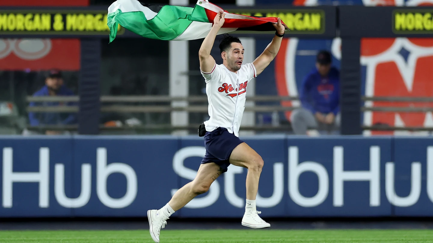 Crowd boos man who stormed field at Yankee game with Palestinian flag