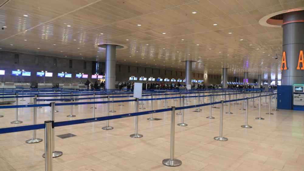 Travelers at the Departure Hall in the Ben Gurion International Airport near Tel Aviv, on Jan. 4, 2022. Photo by Arie Leib Abrams/Flash90.