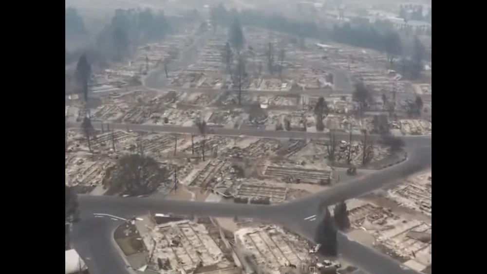 Drone footage of the destruction from the wildfires in Oregon. Source: Screenshot.