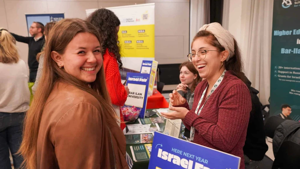 Gap year student attends the Nefesh B’Nefesh Here Next Year event held in Jerusalem on Jan. 3, 2026. Credit: Rebecca Zwiren/Nefesh B’Nefesh.