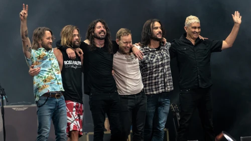 Foo Fighters after performing in June 2018. From left: Chris Shiflett, Taylor Hawkins, Dave Grohl, Nate Mendel, Rami Jaffee, and Pat Smear. Credit: Raph_PH via Wikimedia Commons.
