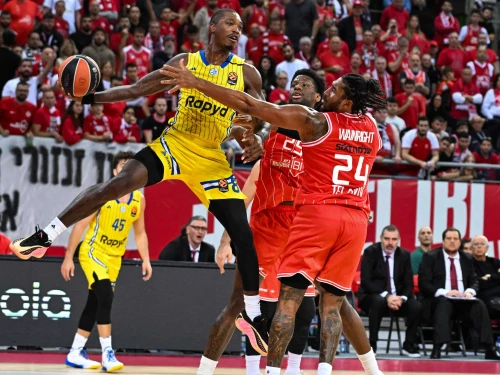 A EuroLeague basketball match between Maccabi Tel Aviv (in yellow) and Hapoel Tel Aviv at Arena Sofia, Bulgaria, Oct. 8, 2025. Credit: Flash90.