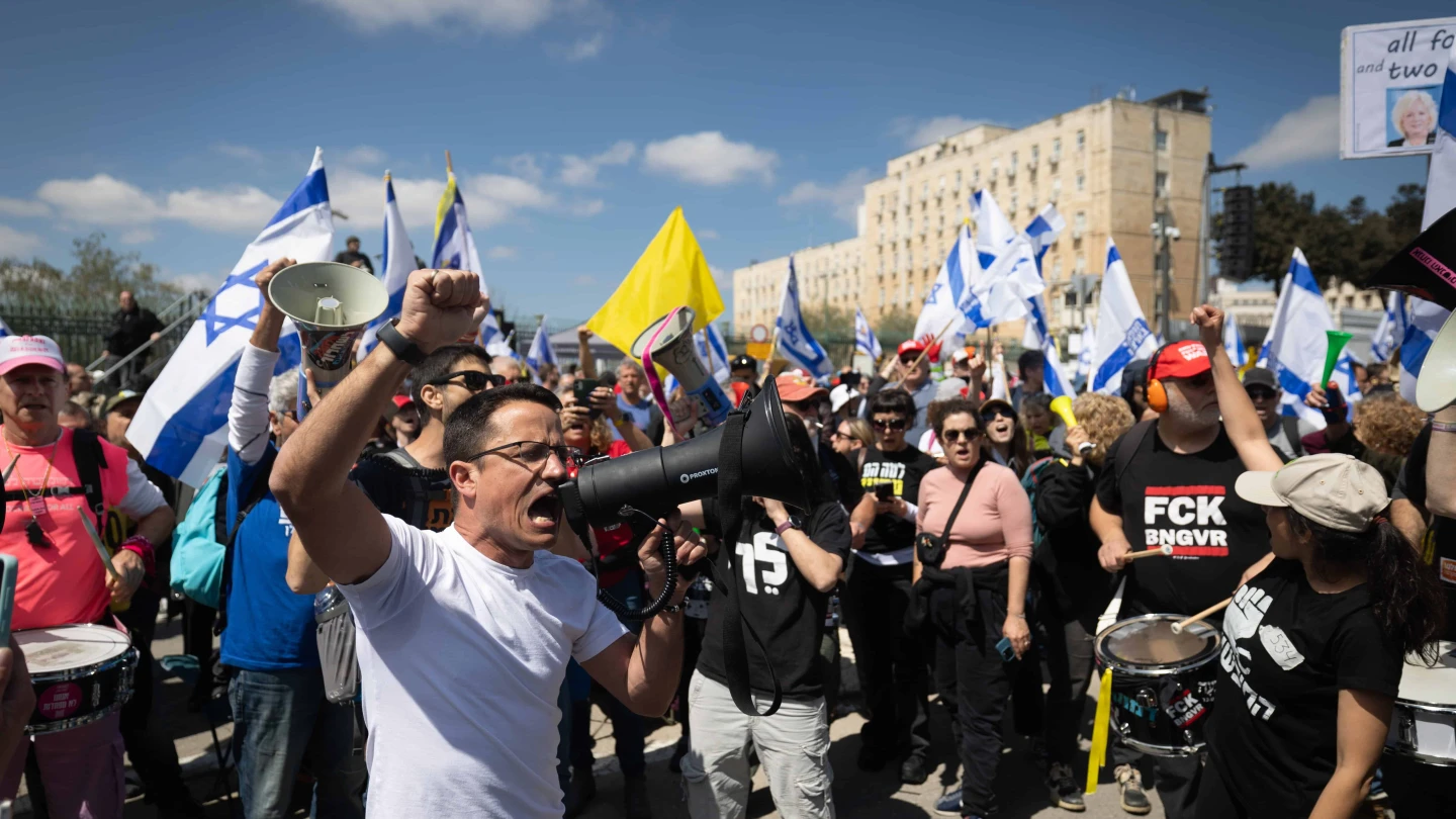 Left-wing activists attend a protest march against Israeli Prime Minister Benjamin Netanyahu and his government in Jerusalem, March 23, 2025. Photo by Chaim Goldberg/Flash90.
