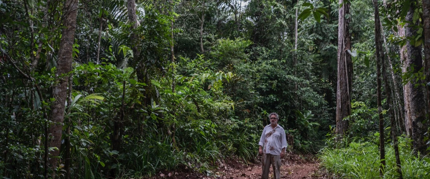 Director Abner Benaim at the site where Alas Flight #901 crashed following a 1994 terrorist attack in Panama, depicted in the 2026 docu-thriller “Tropical Paradise” (“Paraíso Tropical”). Credit: Tito Herrera/Courtesy of Apertura Films.