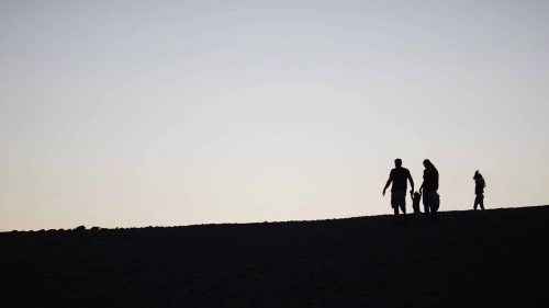 A family visiting the Ramon Crater in southern Israel, Nov. 2, 2018. Illustrative photo by Hadas Parush/Flash90.