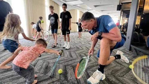 National coach of the Israel tennis team, Ronan Morali, made a special visit to ITEC Tiberias to help get kids moving after a week of sheltering in place.