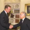 Former Israeli Prime Minister Yitzhak Shamir meeting President George H.W. Bush at the White House in 1991. Credit: Israeli GPO