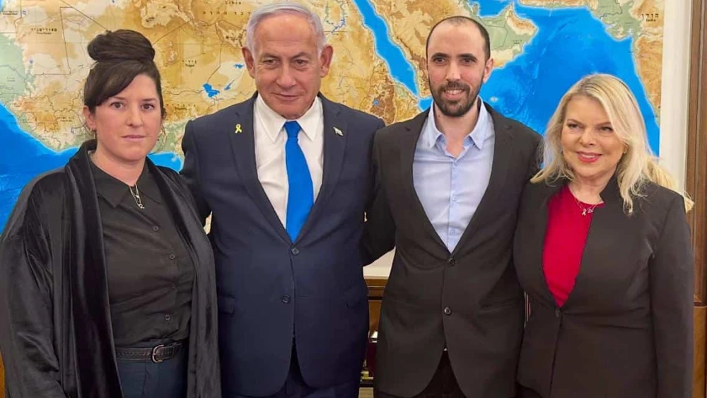 Prime Minister Benjamin Netanyahu and his wife, Sara (right), meet with freed hostages Adi (left) and Tal Shoham, March 5, 2025. Credit: Israeli Prime Minister's Spokesperson.