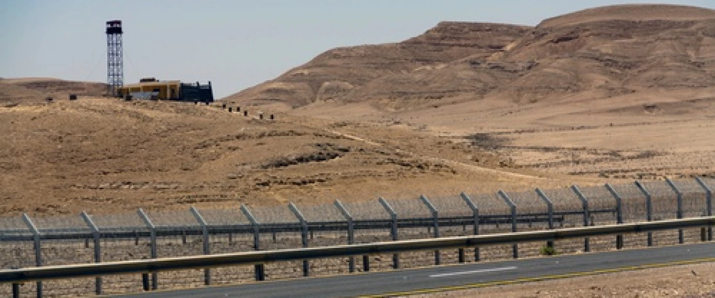 The security fence along the Israel-Egypt border, built in 2012. Credit: Idobi via Wikimedia Commons.
