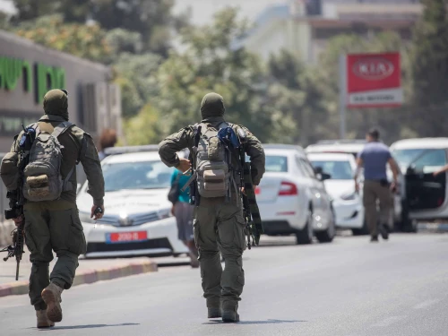 Elite Israel Border Police officers (Yamam) at the scene where a man was threatening to jump from the roof of an office tower in Jerusalem's Givat Shaul neighborhood on Aug. 8, 2018. Photo by Yonatan Sindel/Flash90.