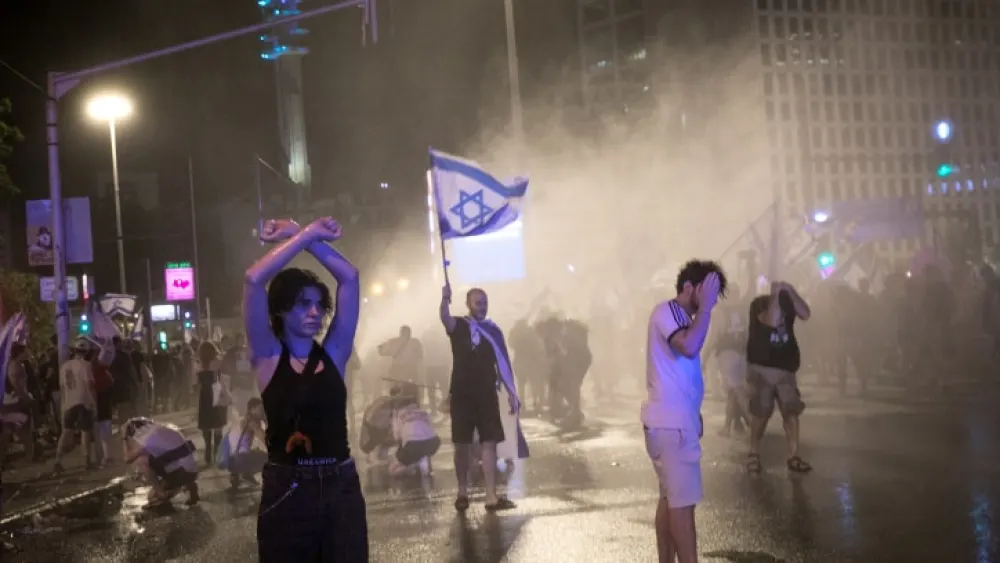 Anti - overhaul activists protest against the government's judicial overhaul in Tel Aviv, July 18, 2023. Photo by Miriam Alster/Flash90 *** Local Caption *** ???? ??????? ???? ????? ??????? ?????