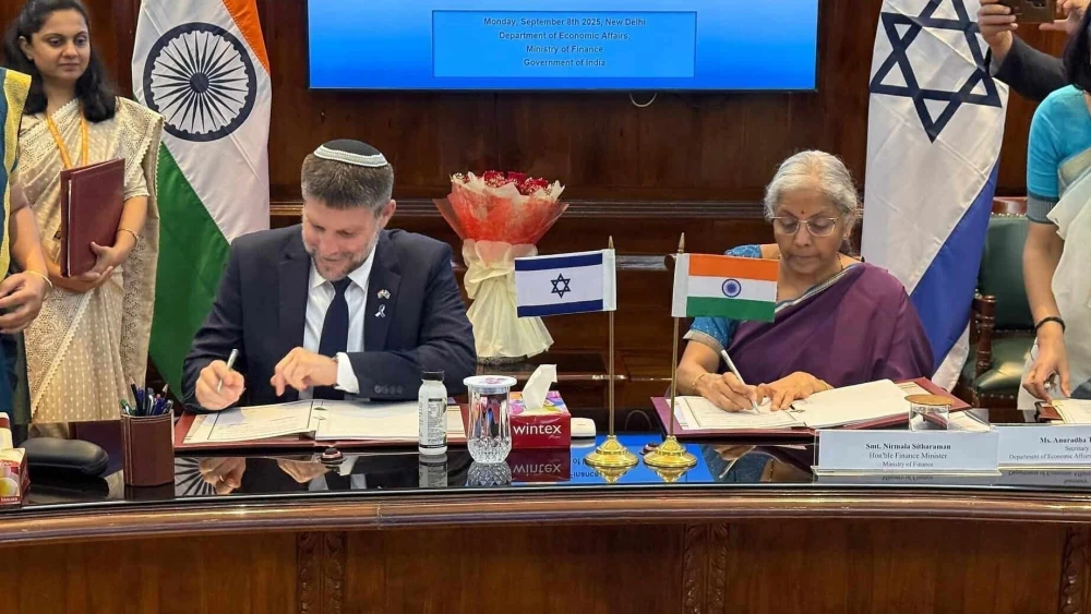 Finance Minister Bezalel Smotrich and his Indian counterpart Nirmala Sitharaman sign a bilateral investment agreement in New Delhi, Sept. 8, 2025. Credit: Israel Finance Ministry.