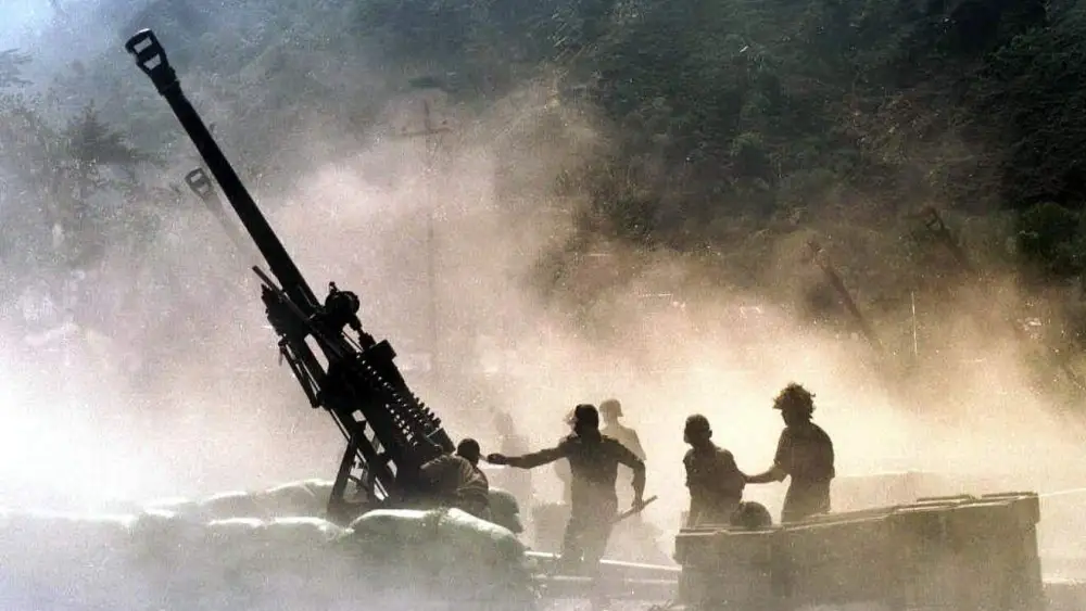 Indian artillerymen fire their Swedish Bofors cannon toward the Pakistani side of the Line of Actual Control (LAC) near Uri in the disputed Himalayan state of Jammu and Kashmir, Aug. 4, 1998. Photo by Tauseef Mustafa/AFP via Getty Images.