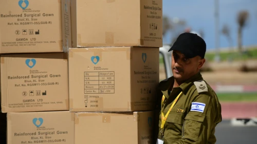 An Israeli soldier delivers equipment to the Dan Hotel in Tel Aviv, which has been converted to receive coronavirus patients, on March 17, 2020. Photo by Tomer Neuberg/Flash90.