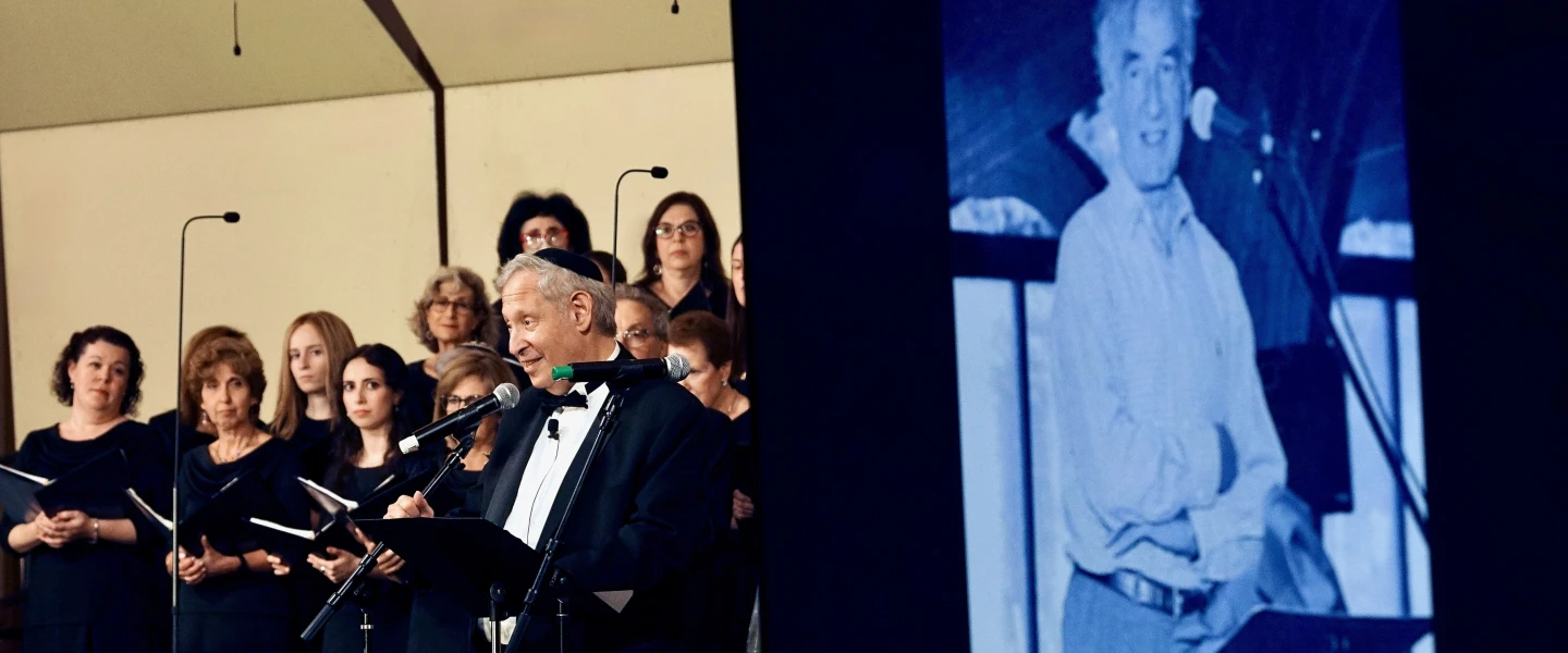 An evening concert, conducted by Matthew Lazar, offered a tribute to Holocaust survivor and Nobel Prize laureate Elie Wiesel on his 10th yahrzeit, and featured Kol Rinah, The Jewish Chorale of Westchester, N.Y., and SHIRAH: The Community Chorus of the Kaplen JCC on the Palisades, Tenafly, N.J., in Stamford, Conn., on Aug. 5, 2026. Photo by Steve Singer.