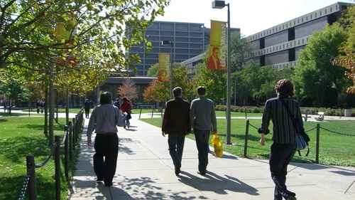 The campus of the University of Illinois at Chicago. Credit: Onar Vikingstad via Wikimedia Commons.
