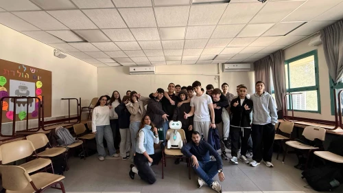 A teacher and his students pose with the AI robot Buddy in ISTS Kiryat Bialik, Israel in 2026. Photo courtesy of ISTS.