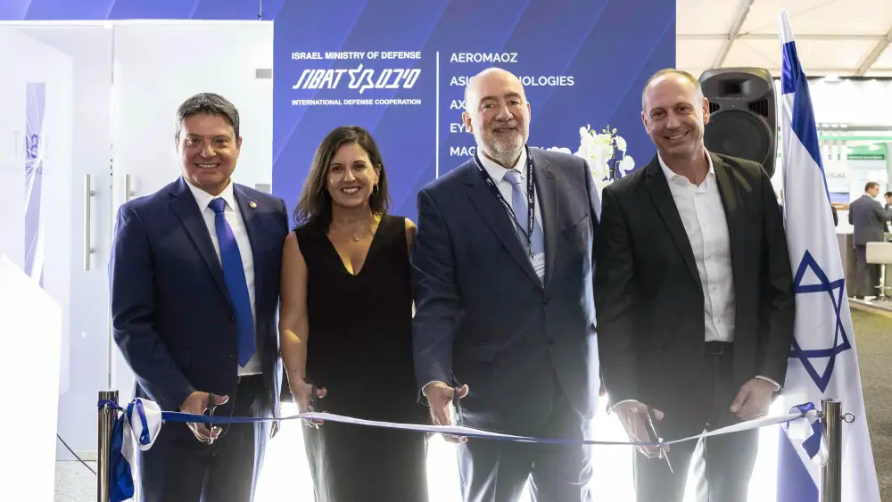 Israeli delegation and Ambassador to Germany Ron Prosor (second from right) cuts ribbon to launch the ceremony of the Israeli National Pavilion at the ILA Berlin 2026 defense-tech exhibition, on June 10, 2026. Credit: Israel Ministry of Defense.