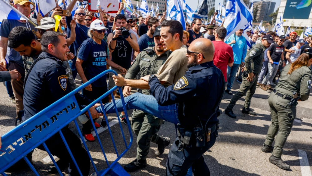 Israelis protest against the government's planned judicial overhaul in South Tel Aviv on March 1, 2023. Photo by Erik Marmor/Flash90.