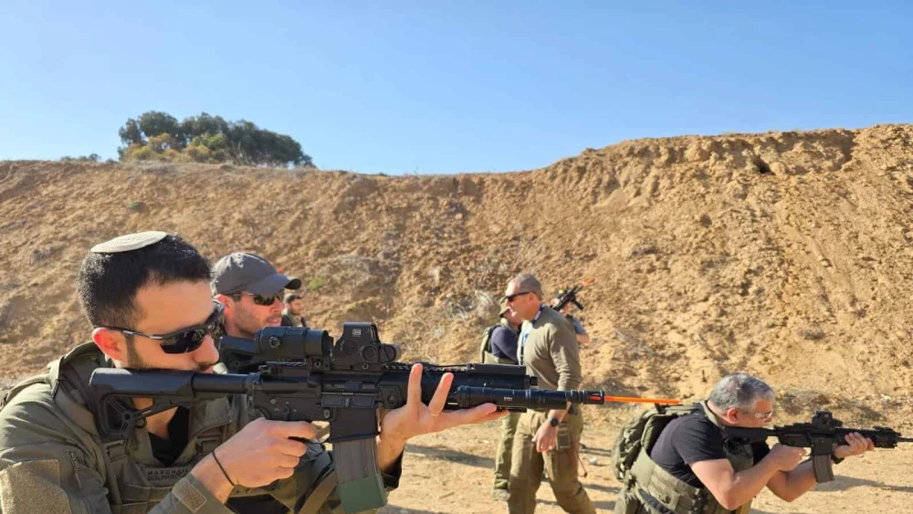 A Magen48 team training together with the IDF. Courtesy of Magen48.