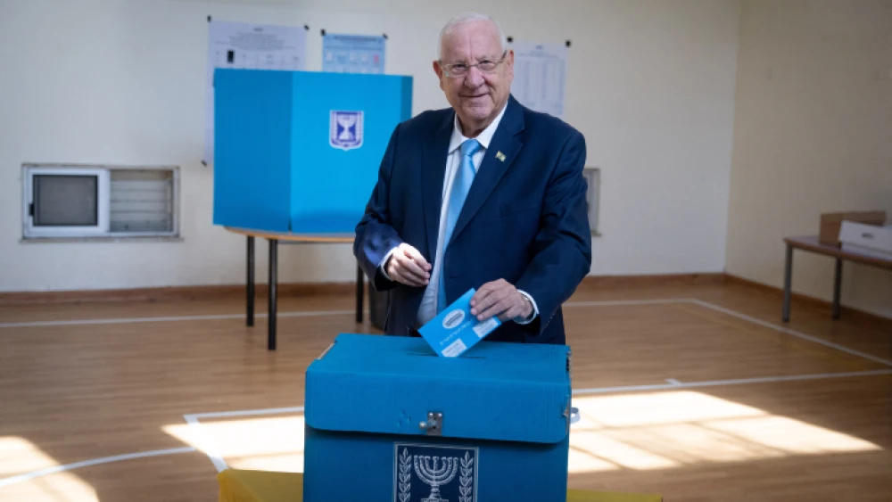 Israeli President Reuven Rivlin casts his ballot at a voting station in Jerusalem on Sept. 17, 2019. Photo by Yonatan Sindel/Flash90.