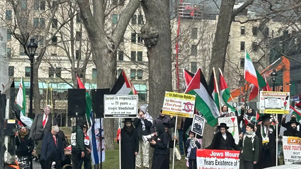Palestinian protesters chant genocidal slogans on Place du Canada as Israelis gather to mark Israel's 78th Independence Day. Photo by Amelie Botbol.