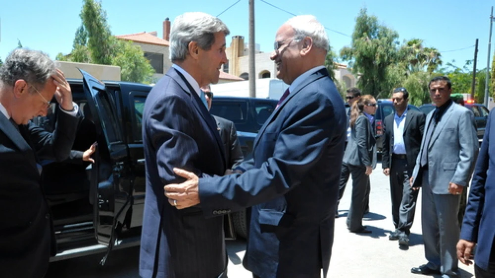 Kerry, Erekat