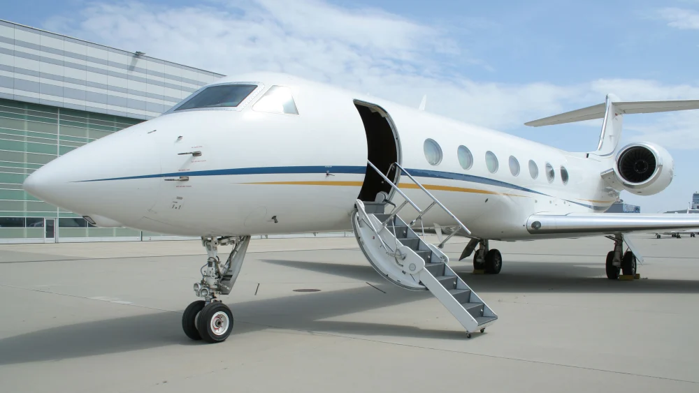 A Gulfstream G550. Credit: AvconJetAustria via Wikimedia Commons.