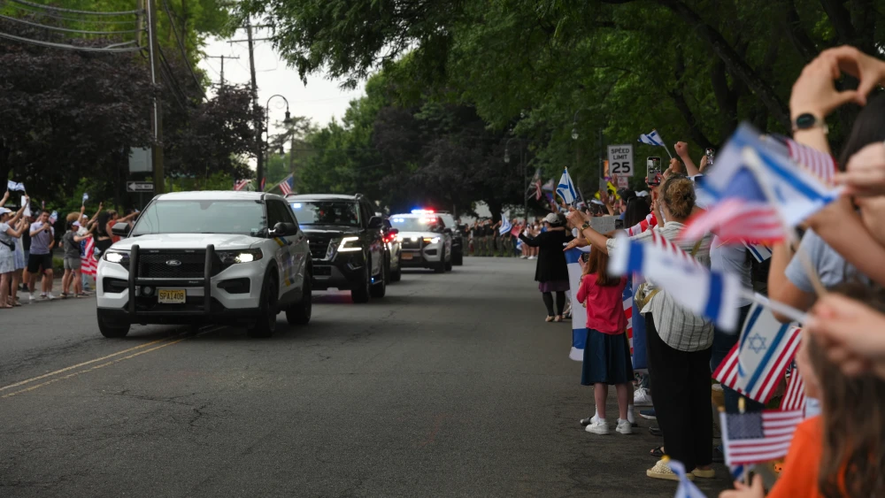 People wait for the arrival of former hostage Edan Alexander near his home in Tenafly, N.J., on June 19, 2025. Photo by Liri Agami/Flash90.