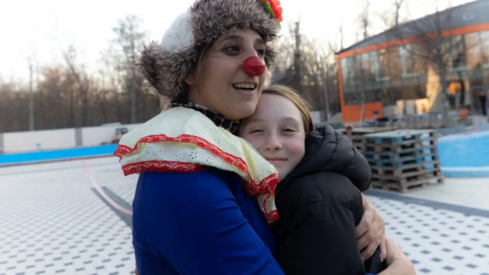 Zaza comforting a Ukrainian refugee child. Photo courtesy of Dream Doctors