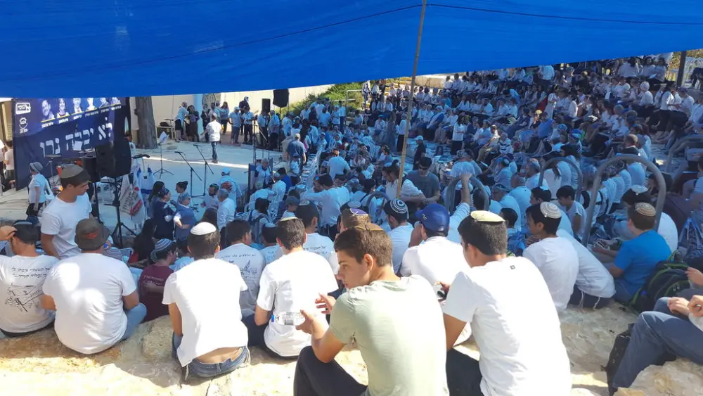 A Memorial Day ceremony at Yad Labanim in Psagot. Photo by Shalom Tzuberi/TPS.