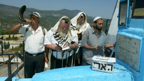Jews pray at the grave of Rabbi Isaac Luria Ashkenazi in Tzfat, July 2006. Photo by Haim Azulay/Flash90.