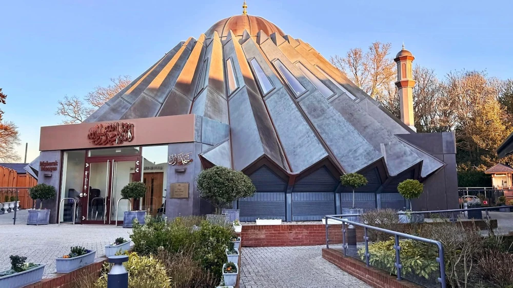 The Mubarak Mosque ("The Blessed Mosque") in Tilford, Surrey, England, on the site of the international headquarters of the Ahmadiyya Muslim Community, Feb. 24, 2024. Credit: HolyArtThou via Wikimedia Commons.
