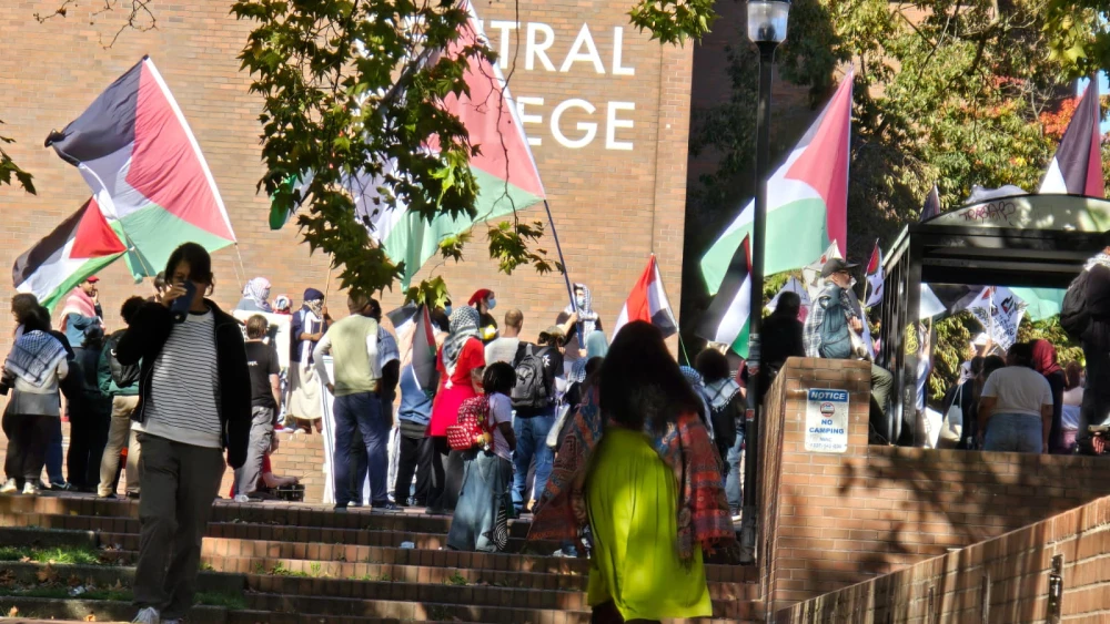 Campus walkout protest at Seattle Central College. Oct. 7, 2026. Photo by Jessica Russak-Hoffman.