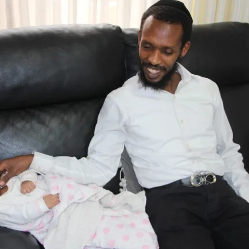 Avi Solomon with his seventh child, Malka. Photo by Judith Sudilovsky.