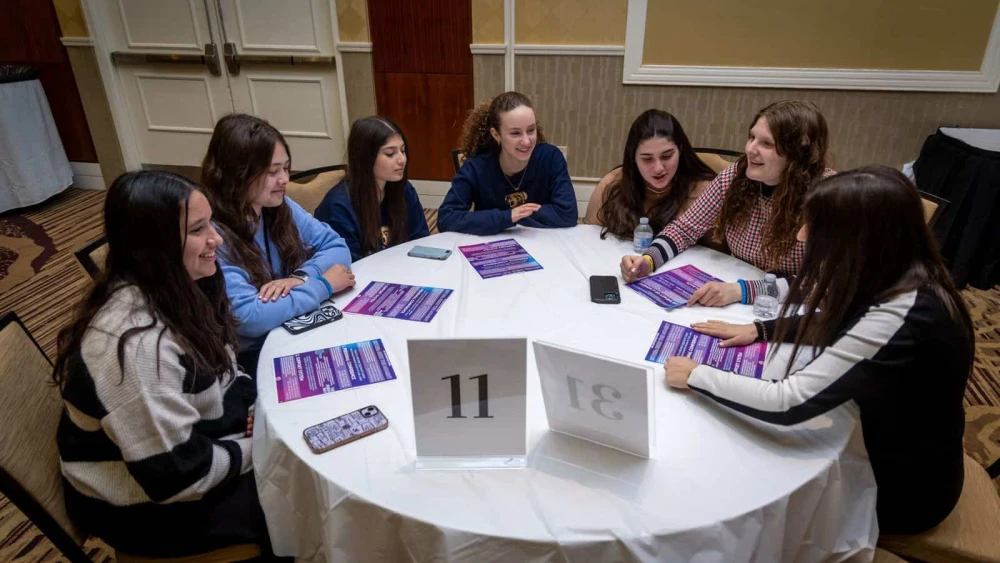 Teens enjoyed learning in chavurahs, or small groups, at the convention with 4G advisors. Credit: Courtesy.