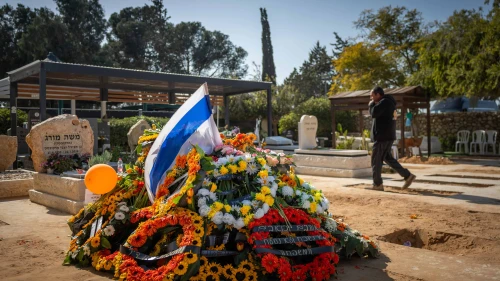 Mourners at the grave of murdered Israeli hostages Shiri Bibas and her children Ariel and Kfir at the cemetery in Tzohar in the Negev, Feb. 26, 2025. Photo by Chaim Goldberg/Flash90.