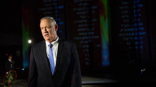 Benny Gantz attends a Memorial Day ceremony at the Knesset on April 21, 2020. Photo by Flash90.